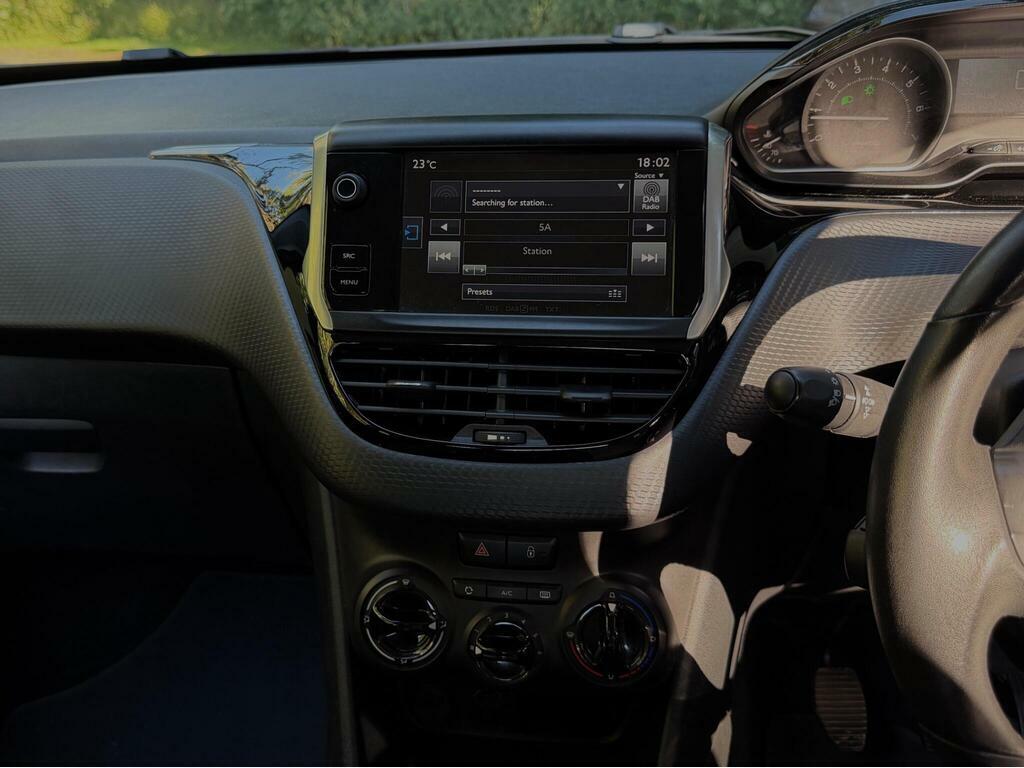 Peugeot 208 1.2 Puretech Black Edition Euro 6 White #17