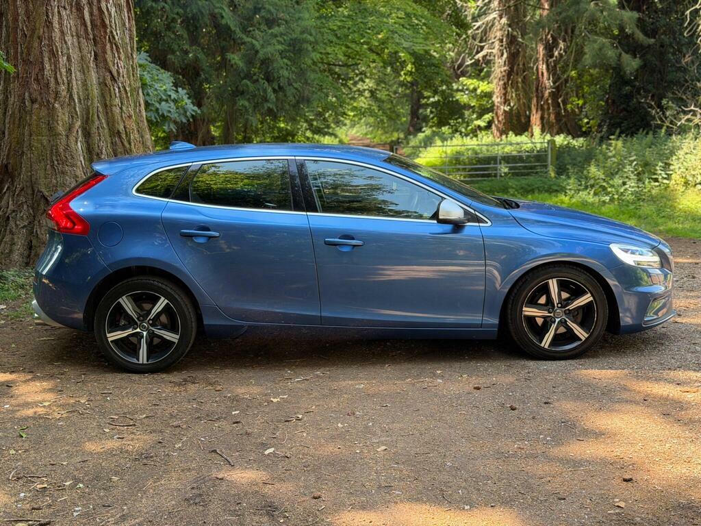Volvo V40 2.0 D2 R-design Hatchback Blue #4