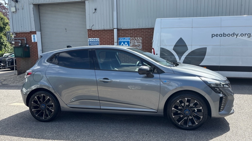 Renault Clio Clio 1.6 E-tech Full Hybrid 145 Esprit Alpine Grey #2