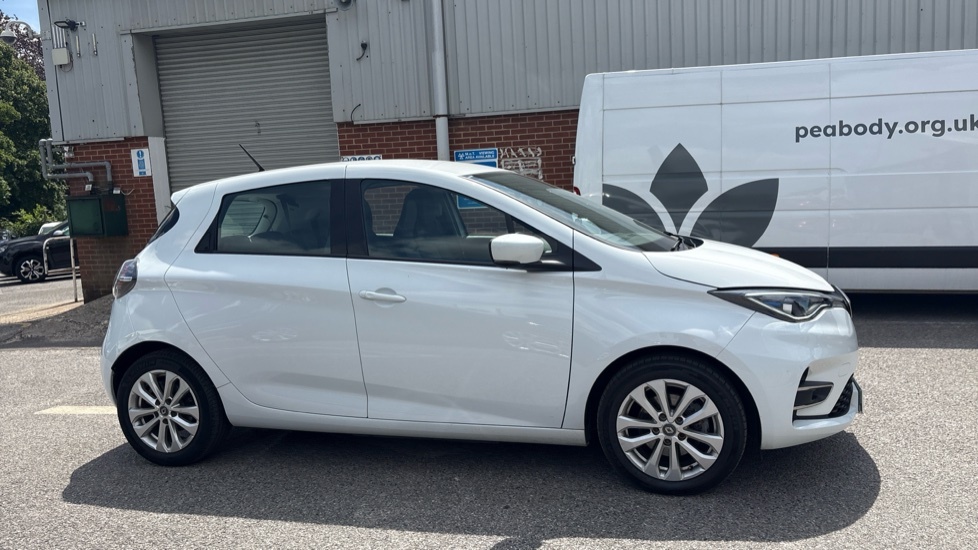 Renault Zoe Zoe 100Kw Iconic R135 50Kwh Rapid Charge FV22NPO White #2
