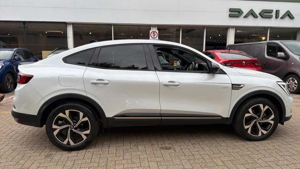 Renault Arkana Renault Arkana 1.6 E-tech Hybrid 145 Engineered WA73ZCF White #2