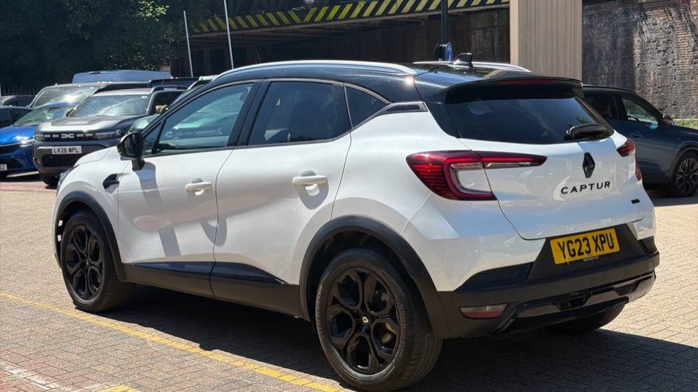 Renault Captur Renault Captur 1.6 E-tech Hybrid 145 Rive Gauche S YG23XPU White #3