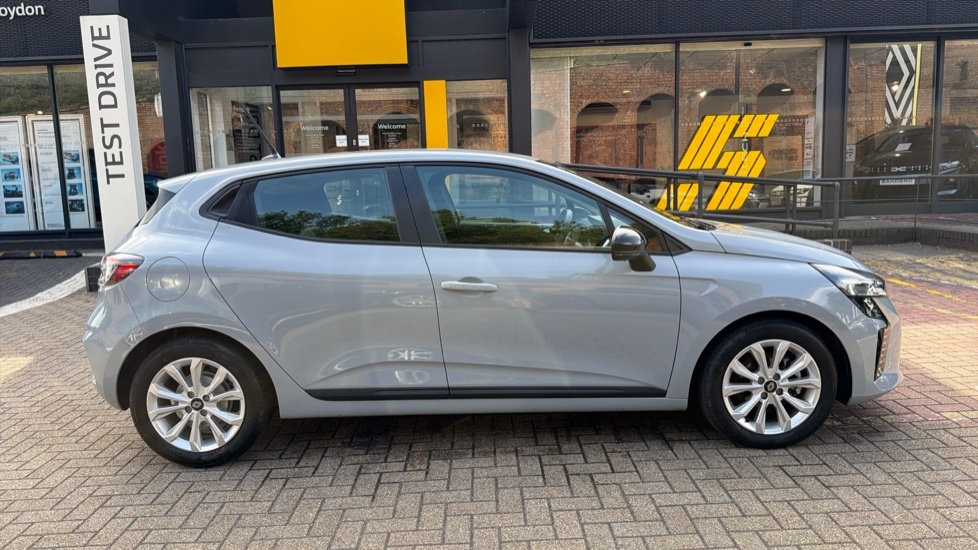Renault Clio Renault Clio 1.6 E-tech Full Hybrid 145 Evolution BJ74OOF Grey #2