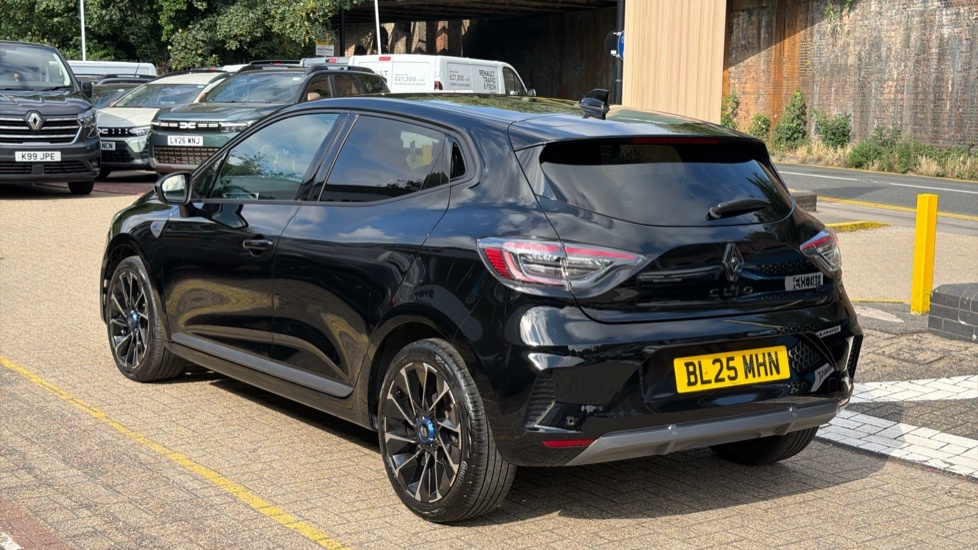 Renault Clio Renault Clio 1.6 E-tech Full Hybrid 145 Esprit Alp BL25MHN Black #3