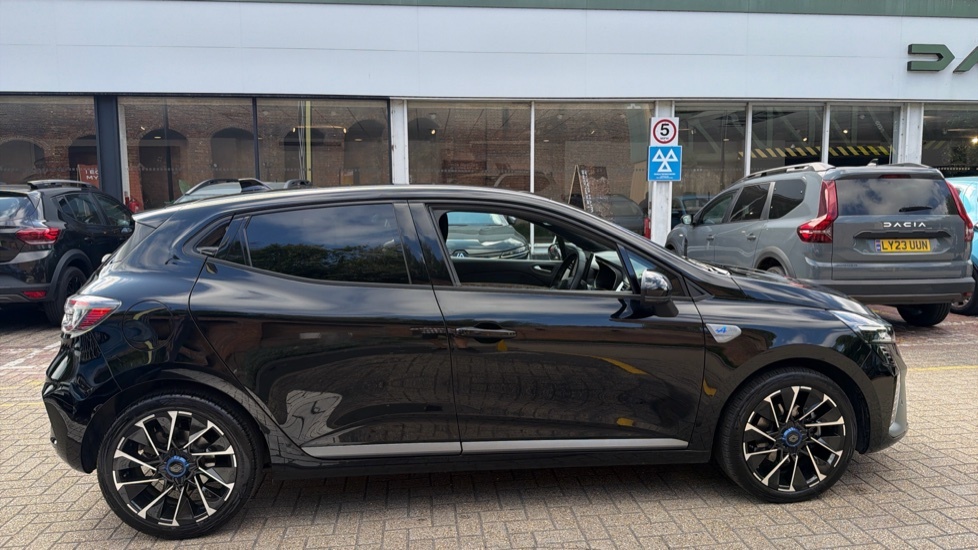 Renault Clio Renault Clio 1.6 E-tech Full Hybrid 145 Esprit Alp BL25MHN Black #2