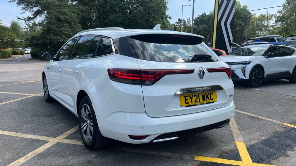 Renault Megane E-Tech 1.6 E-tech 9.8Kwh Iconic Sport Tourer P White #3