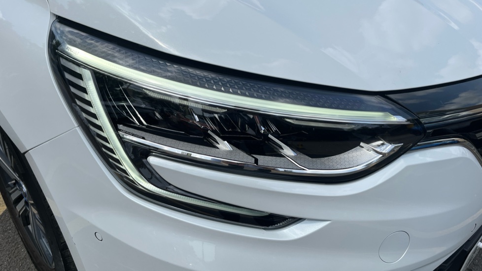 Renault Megane E-Tech 1.6 E-tech 9.8Kwh Iconic Sport Tourer P White #23