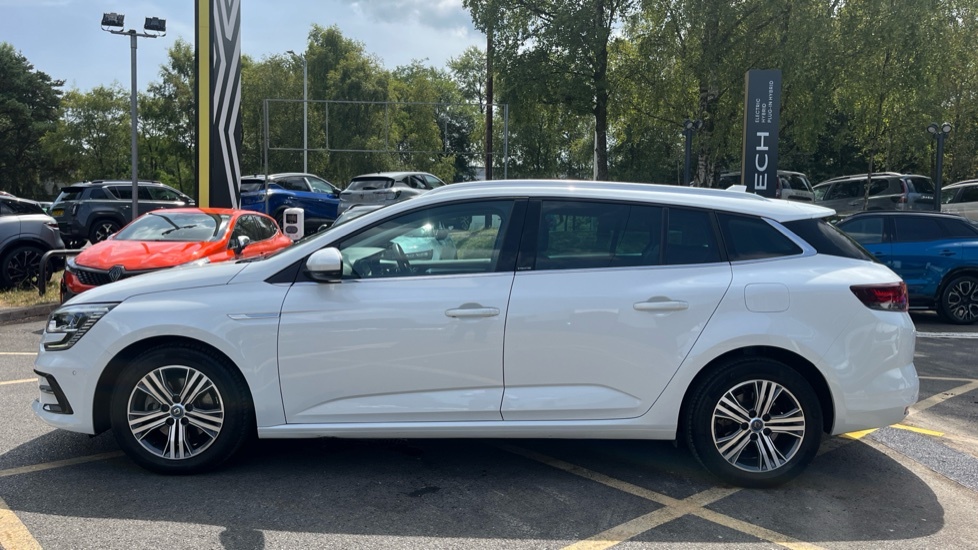 Renault Megane E-Tech 1.6 E-tech 9.8Kwh Iconic Sport Tourer P White #10