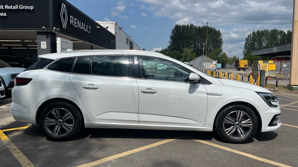 Renault Megane E-Tech 1.6 E-tech 9.8Kwh Iconic Sport Tourer P White #2