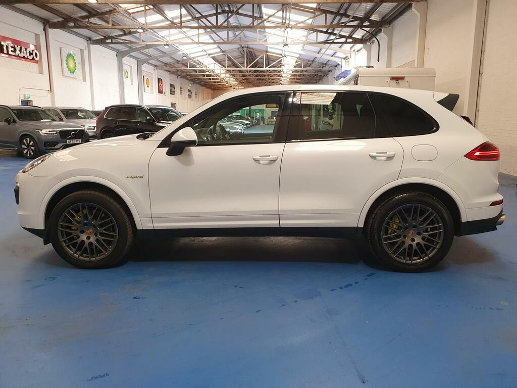 Porsche Cayenne Estate #6