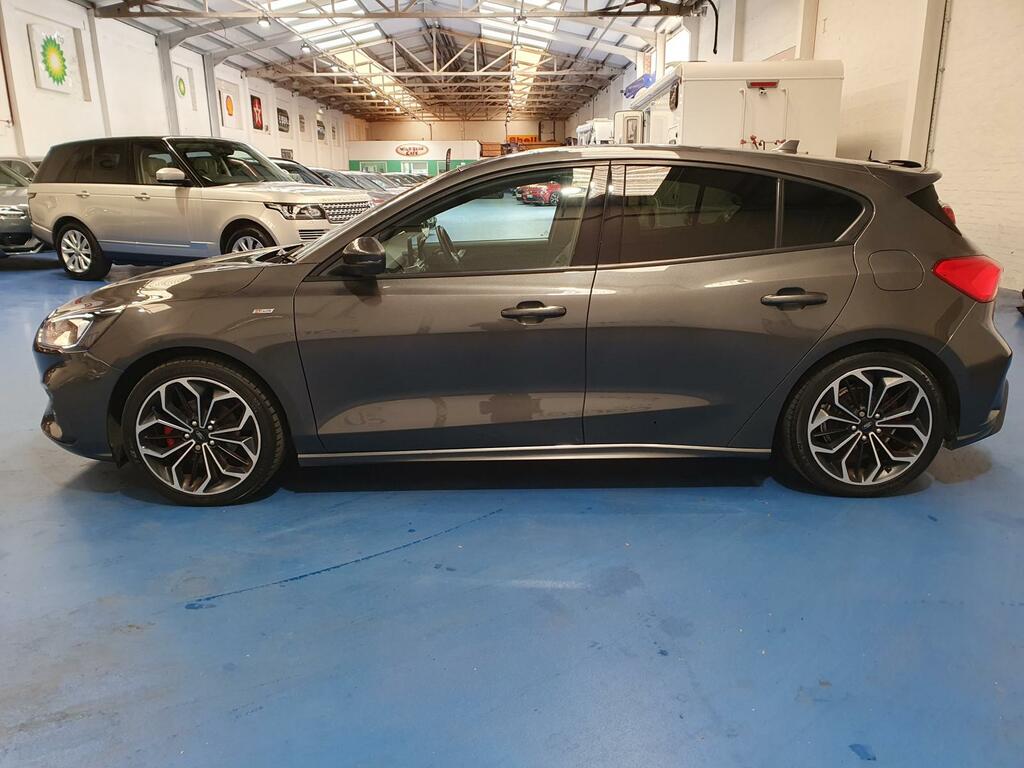 Ford Focus Hatchback WR19FXF #6