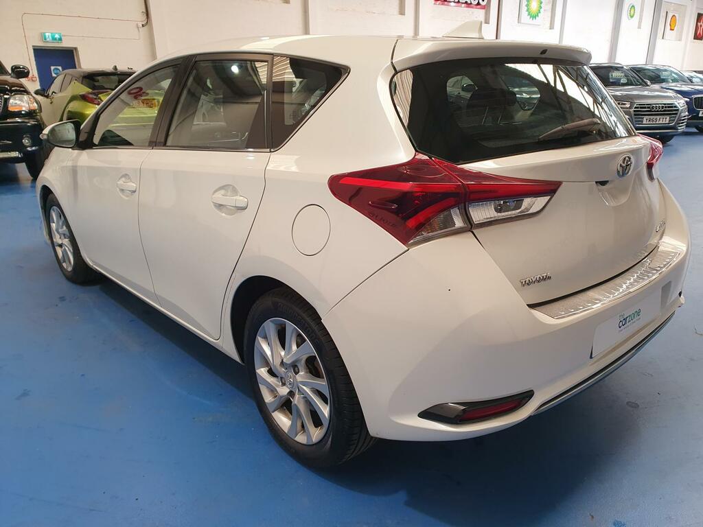 Toyota Auris Hatchback  #5