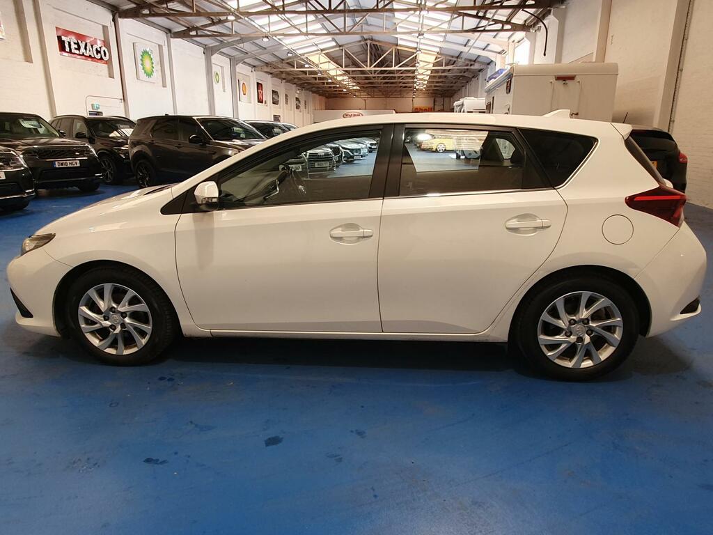 Toyota Auris Hatchback  #6