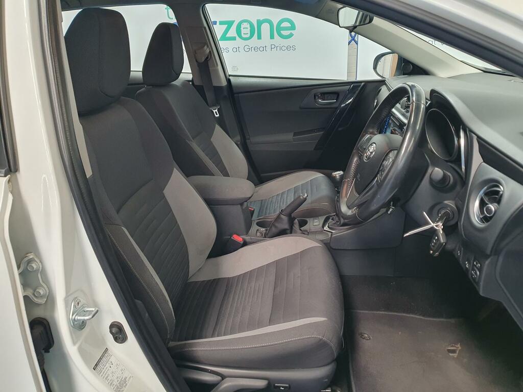 Toyota Auris Auris Excel Vvt-i Hybrid Cvt White #9