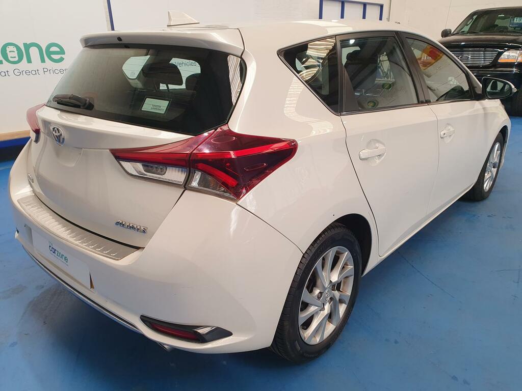 Toyota Auris Hatchback  #3