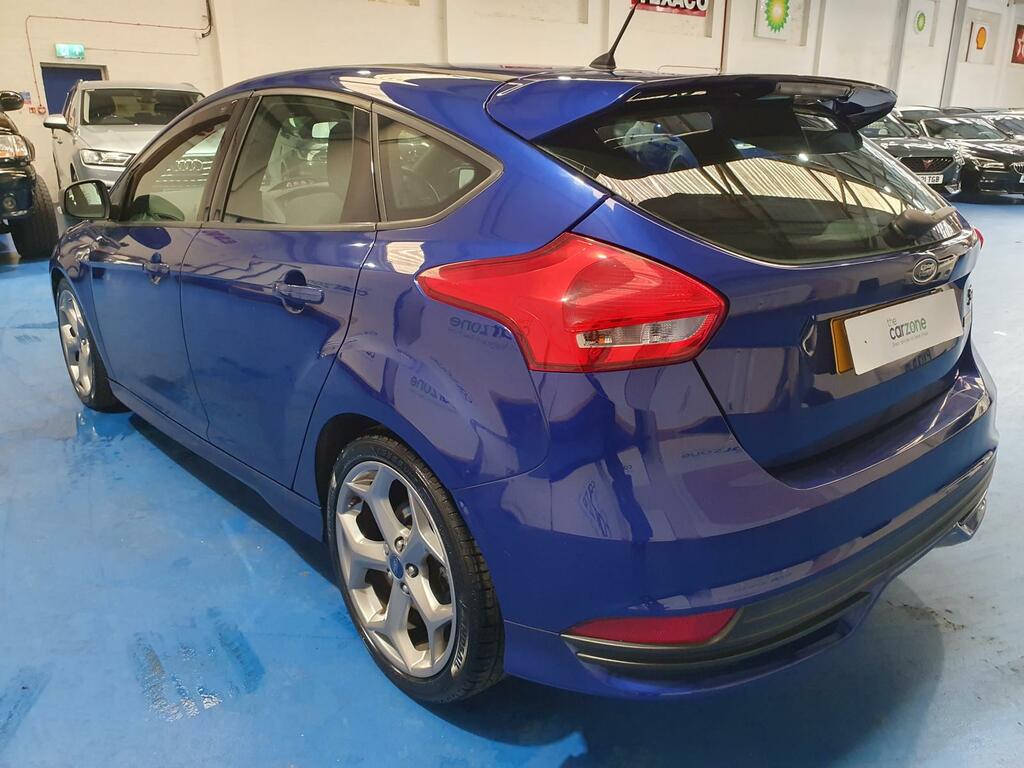 Ford Focus Hatchback  #5
