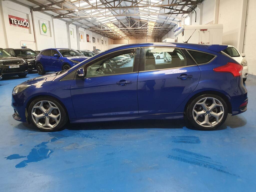 Ford Focus Hatchback  #6