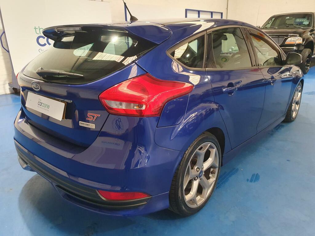 Ford Focus Hatchback  #3