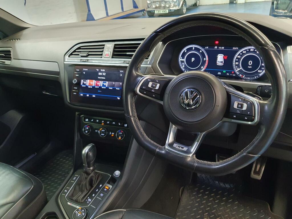 Volkswagen Tiguan Mpv Black #11