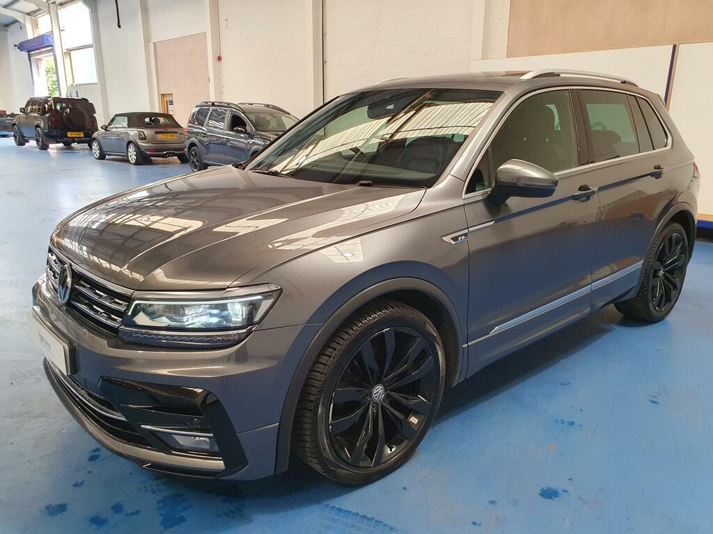 Volkswagen Tiguan Mpv Black #7