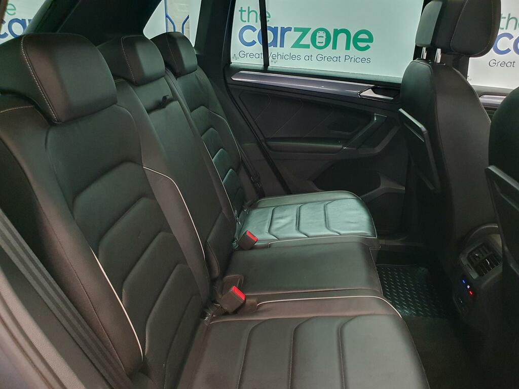 Volkswagen Tiguan Mpv Black #20