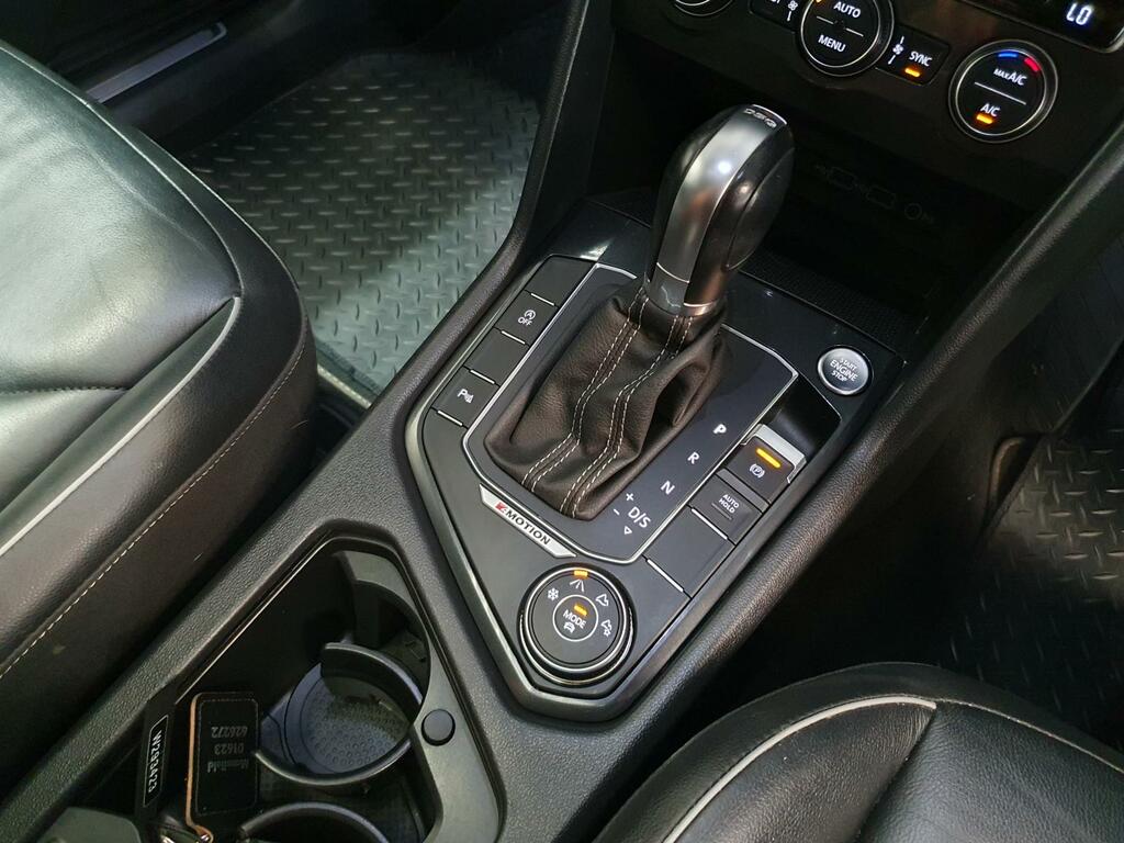 Volkswagen Tiguan Mpv Black #17