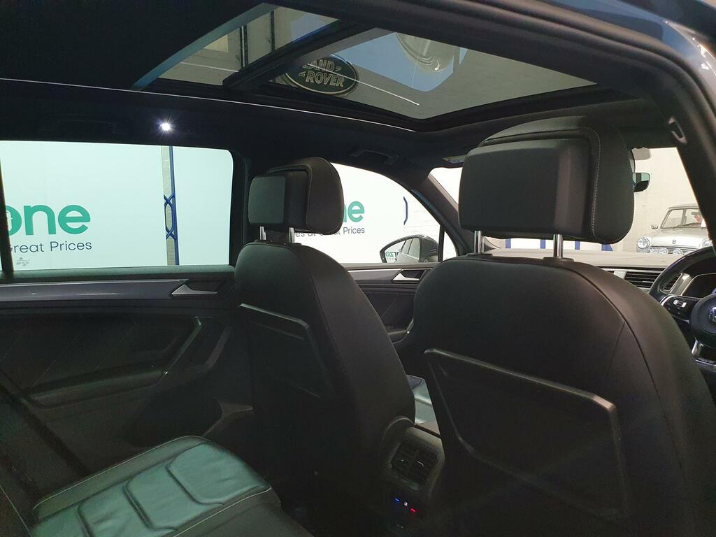 Volkswagen Tiguan Mpv Black #21