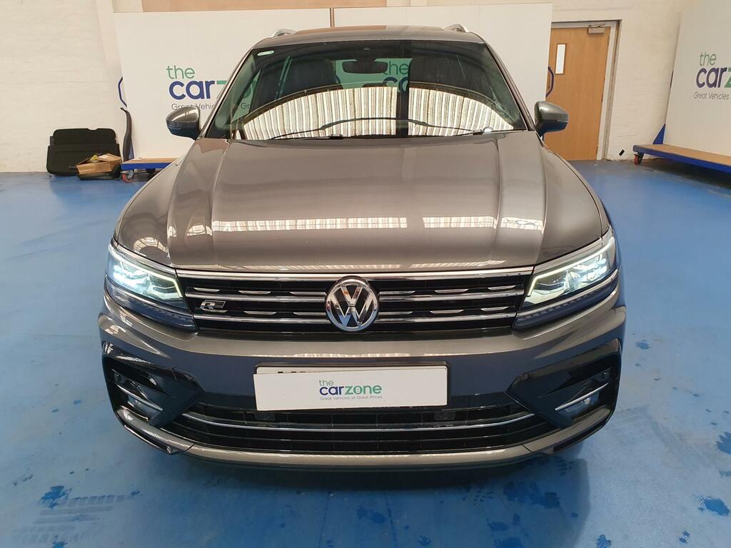 Volkswagen Tiguan Mpv Black #8