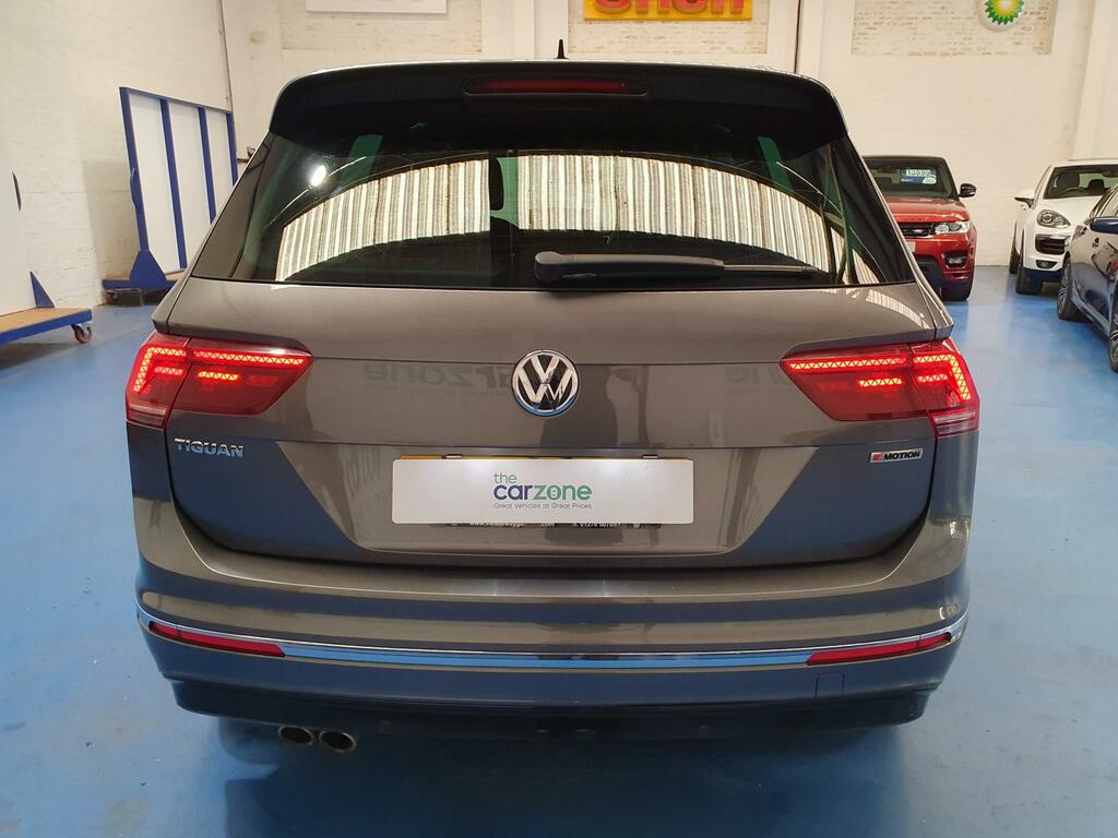 Volkswagen Tiguan Mpv Black #4