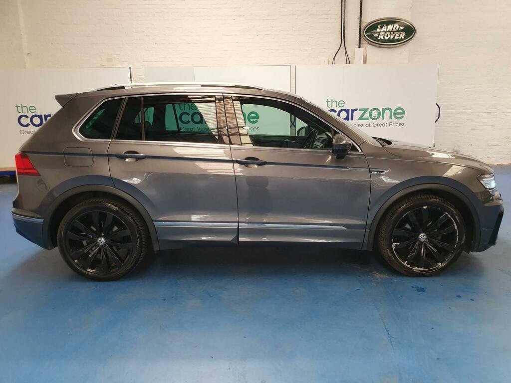 Volkswagen Tiguan Mpv Black #2