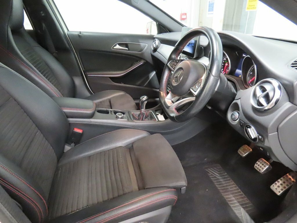 Mercedes-Benz GLA Class 2.1L Amg Line White #4