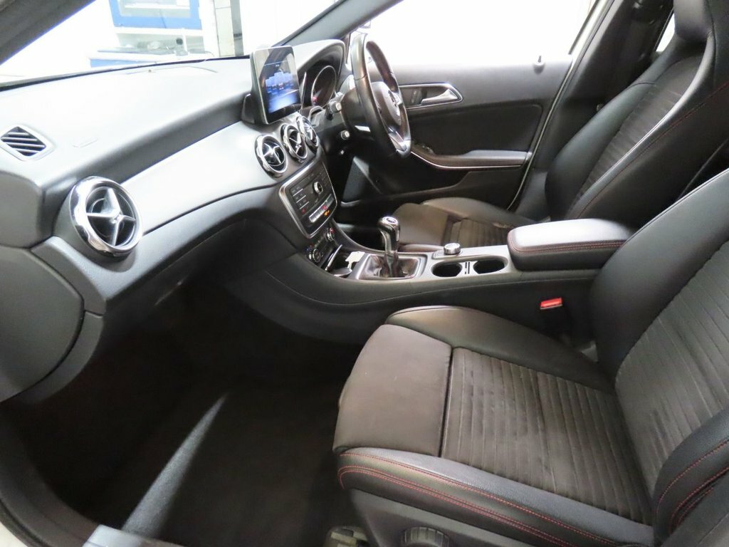 Mercedes-Benz GLA Class 2.1L Amg Line White #5