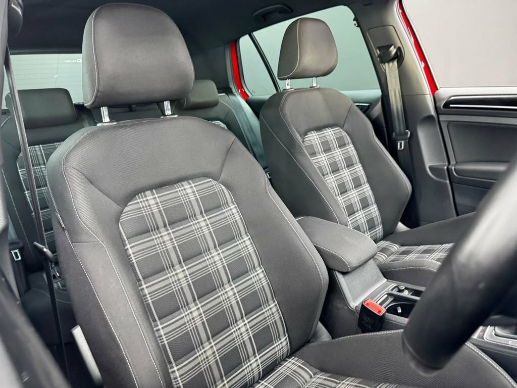 Volkswagen Golf 2L Gtd NA64EUM Red #5