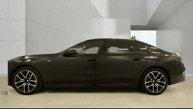 BMW i7 50 105.7Kwh M Sport Saloon Edriv Black #6