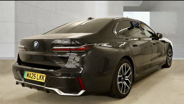 BMW i7 50 105.7Kwh M Sport Saloon Edriv Black #4
