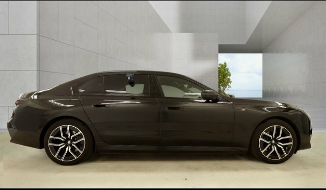 BMW i7 50 105.7Kwh M Sport Saloon Edriv Black #5