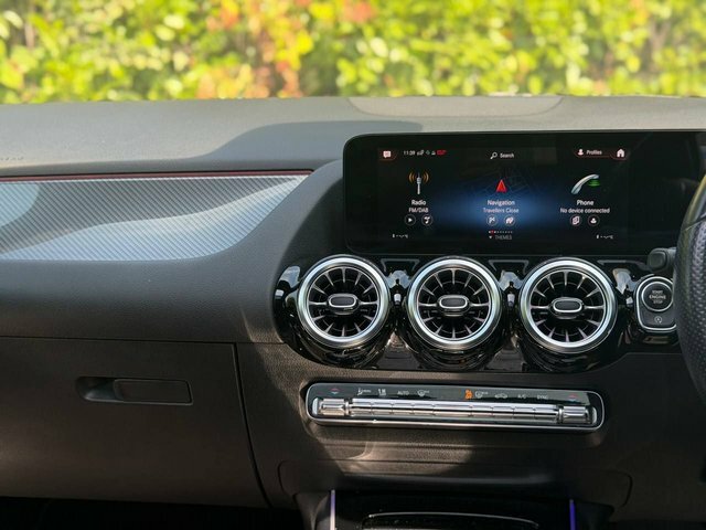 Mercedes-Benz GLA Class Gla 250E Exclusive Edition Red #22