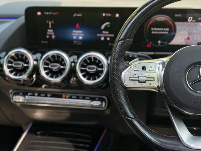 Mercedes-Benz GLA Class Gla 250E Exclusive Edition Red #29