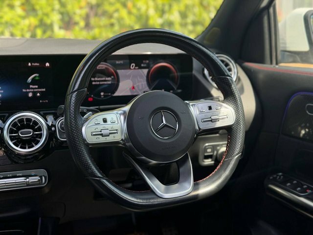 Mercedes-Benz GLA Class Gla 250E Exclusive Edition Red #21