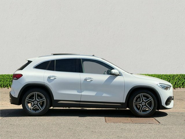 Mercedes-Benz GLA Class Gla 250E Exclusive Edition Red #8