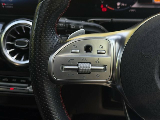 Mercedes-Benz GLA Class Gla 250E Exclusive Edition Red #32