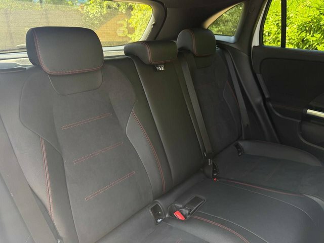 Mercedes-Benz GLA Class Gla 250E Exclusive Edition Red #17