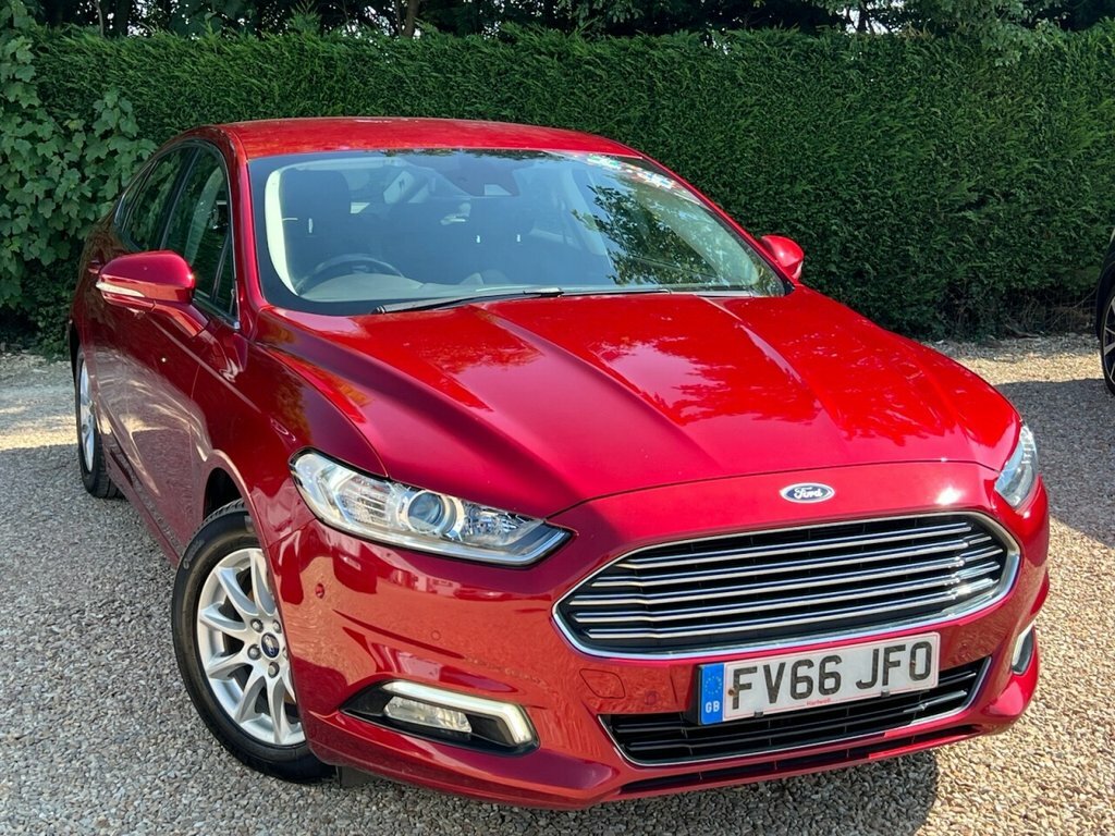 Ford Mondeo 2L Titanium Red