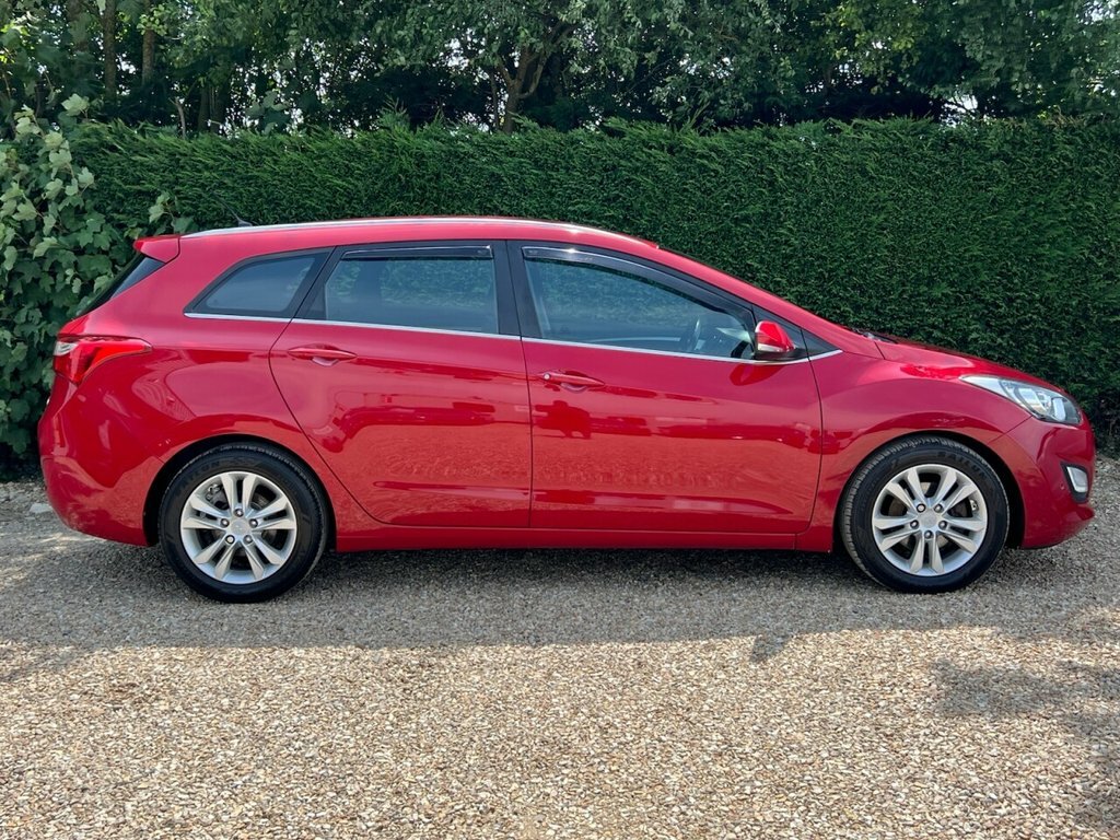 Hyundai I30 1.6L Style Red #4