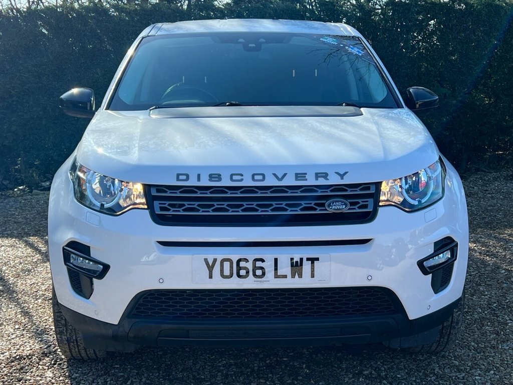 Land Rover Discovery Sport 2L Pure Edition White #3