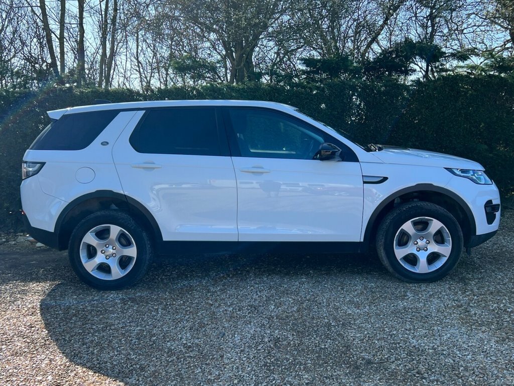Land Rover Discovery Sport 2L Pure Edition White #4
