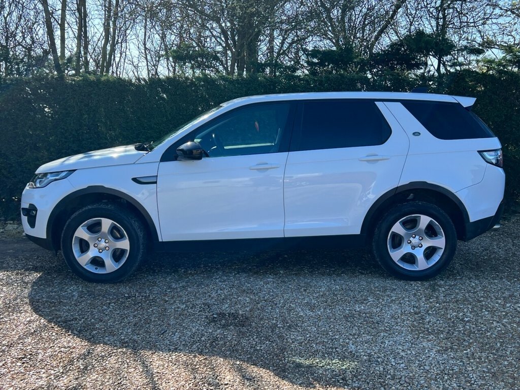 Land Rover Discovery Sport 2L Pure Edition White #5