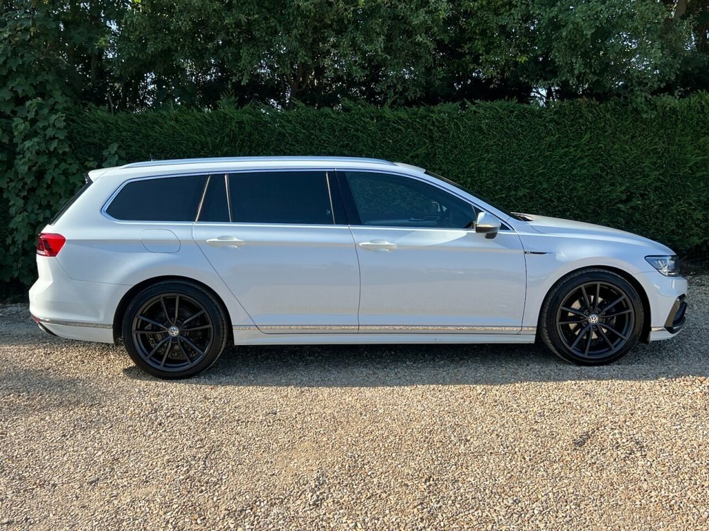 Volkswagen Passat 2L R-line FV69CYP White #4