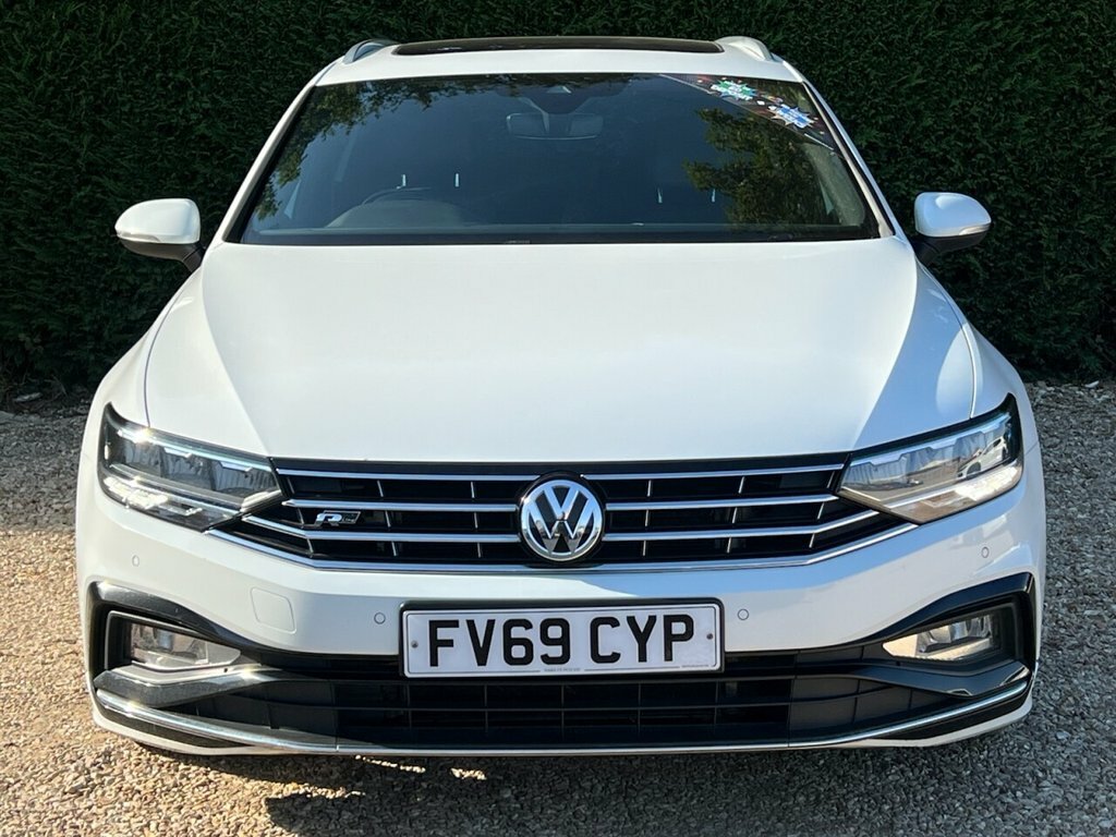 Volkswagen Passat 2L R-line FV69CYP White #3