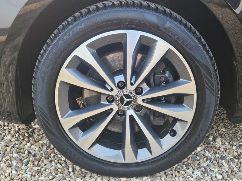 Mercedes-Benz V Class Mpv Black #25